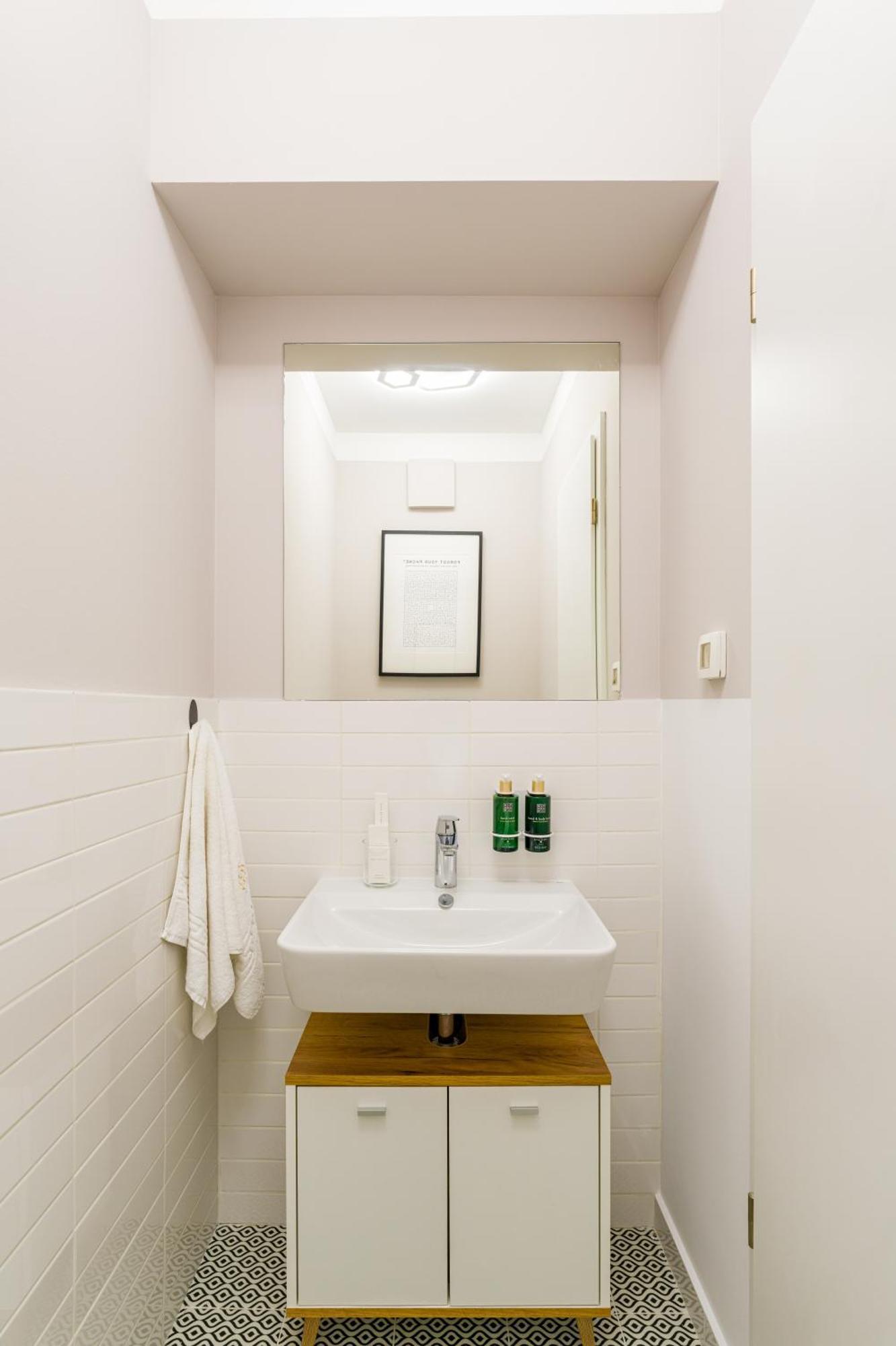 Mido Aviatie Park Apartments With Private Parking & Self Check-In Bukares Bagian luar foto