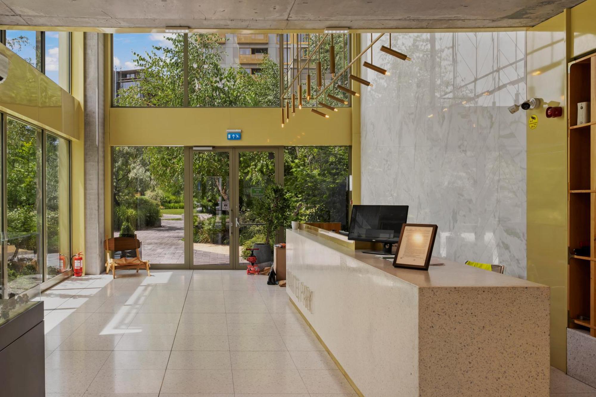 Mido Aviatie Park Apartments With Private Parking & Self Check-In Bukares Bagian luar foto